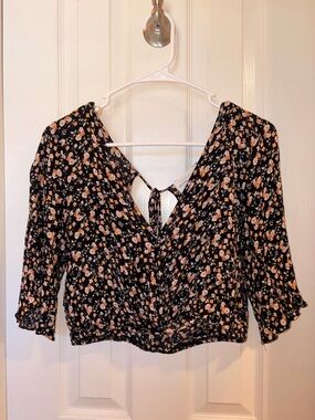 Nectar Women’s Black Floral Tie-Back Blouse